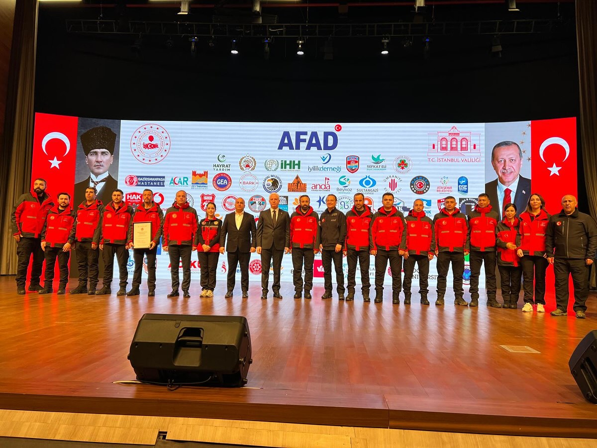 SAK-E Ekibine Arma Teslim Töreni