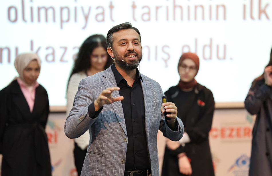 Sultangazi Belediyesi Paragrafı Sevdiren Hoca Hamza Kaya’yı Gençlerle Buluşturdu