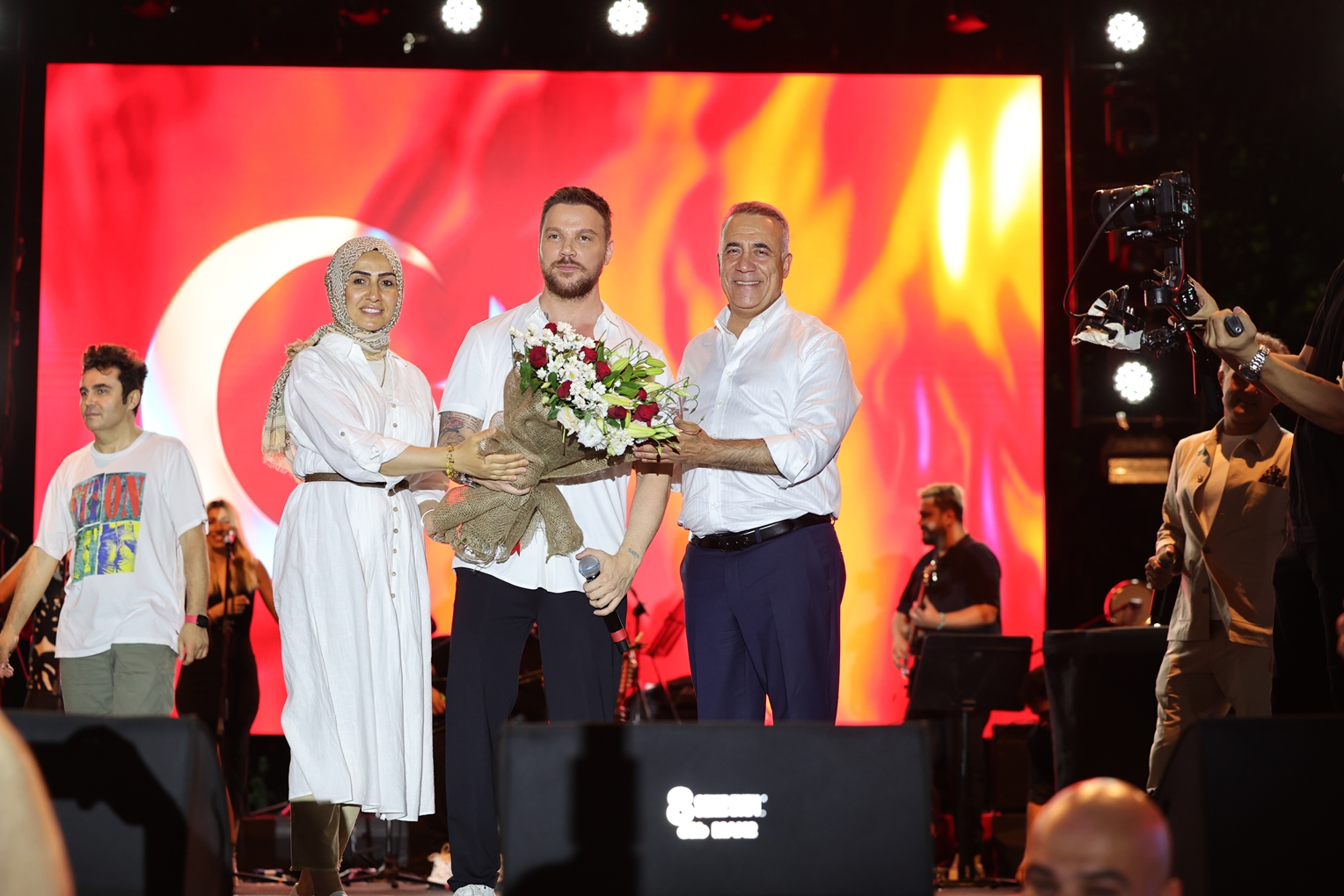 Sultangazi’de Sinan Akçıl coşkusu meydana sığmadı