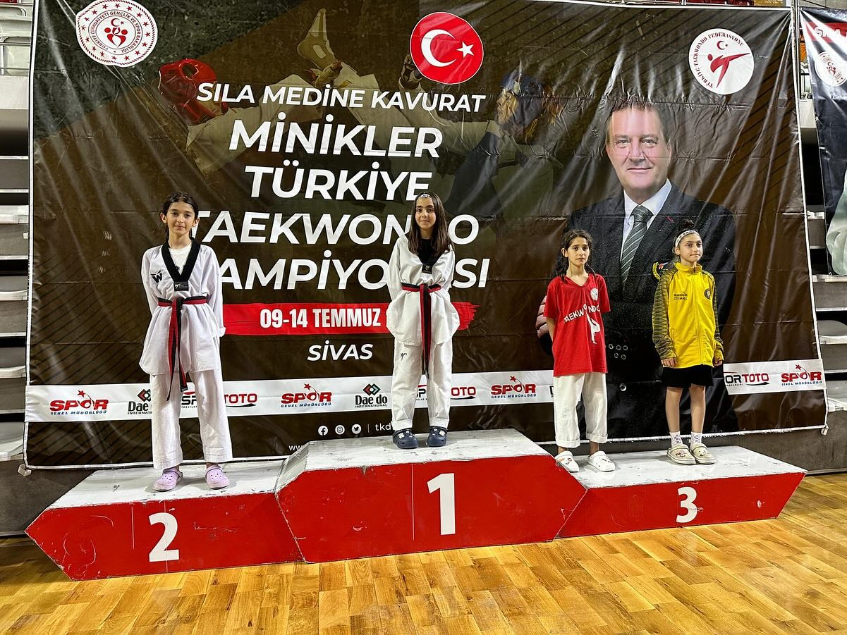 Sultangazi Belediyesi Spor Kulübü Sporcularından Büyük Başarı! 1 müsabaka 4 şampiyon!