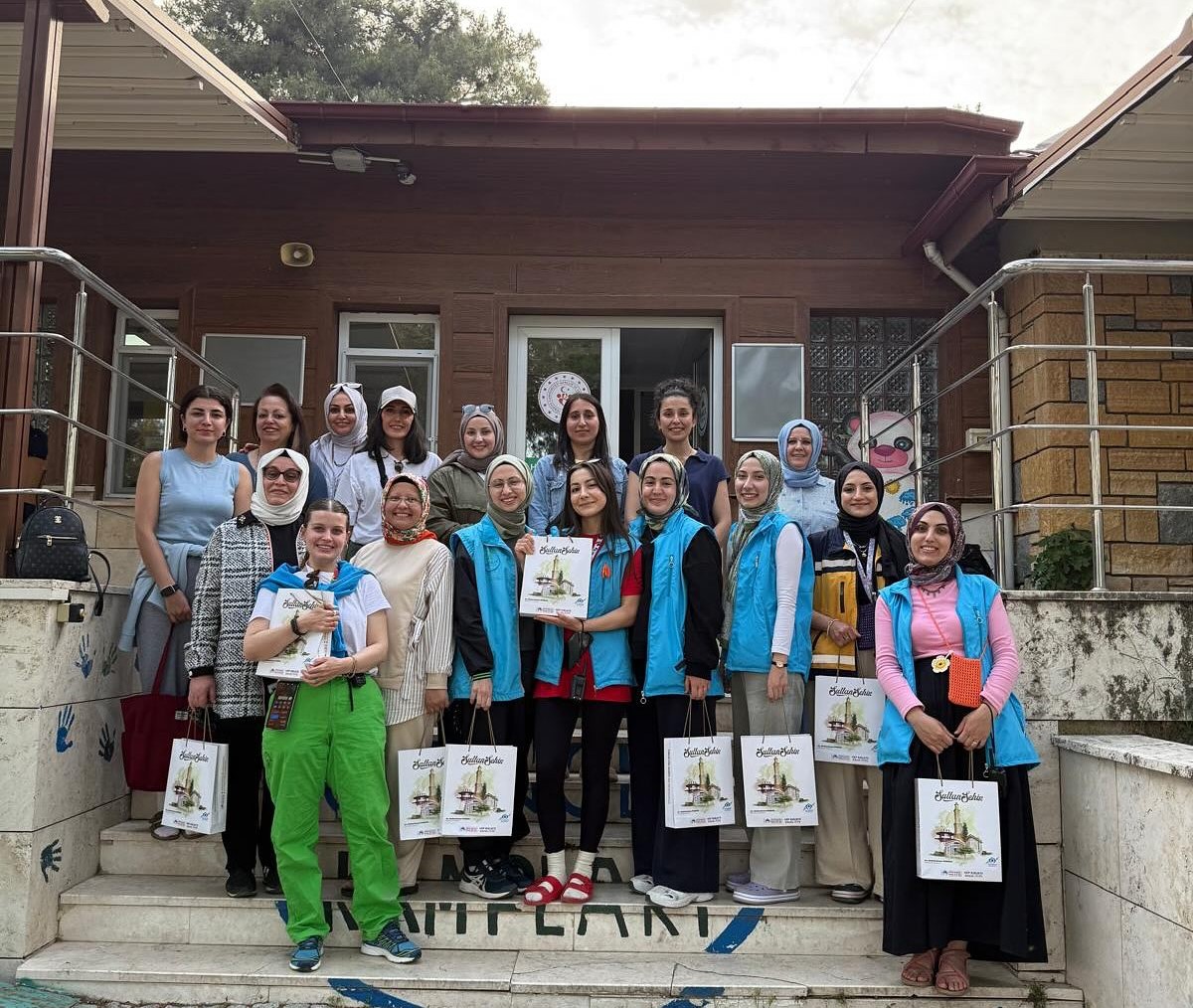 Sultangazili Genç Kızlar Manisa Kampı’nda Doğayla İç İçe
