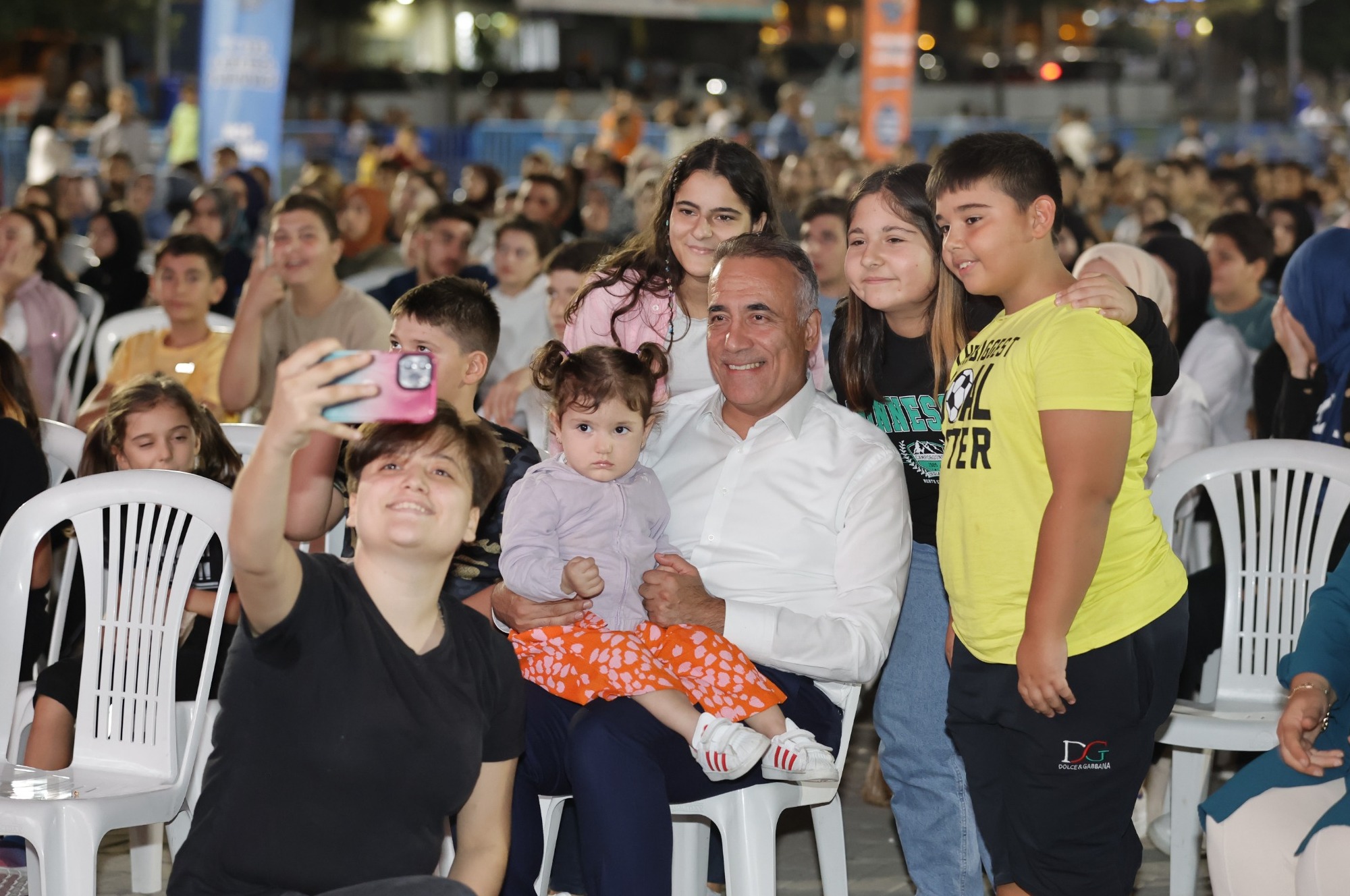 Sultangazi Belediye Başkanı Dursun, Sinema Akşamlarının Keyfini Vatandaşlarla Paylaştı