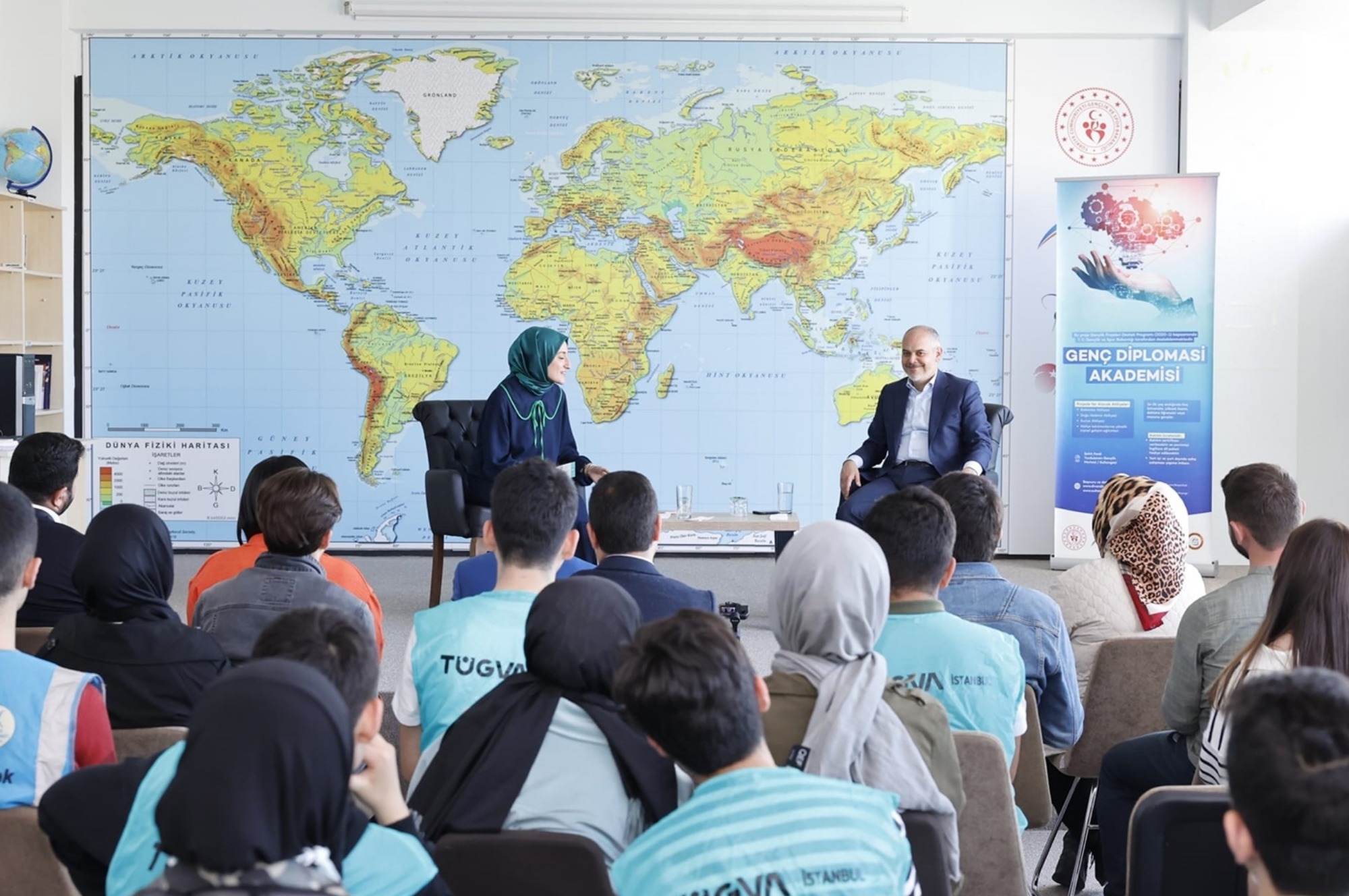 Sultangazili Gençler Diplomasi Dünyasının Uzman İsimleriyle Buluşuyor